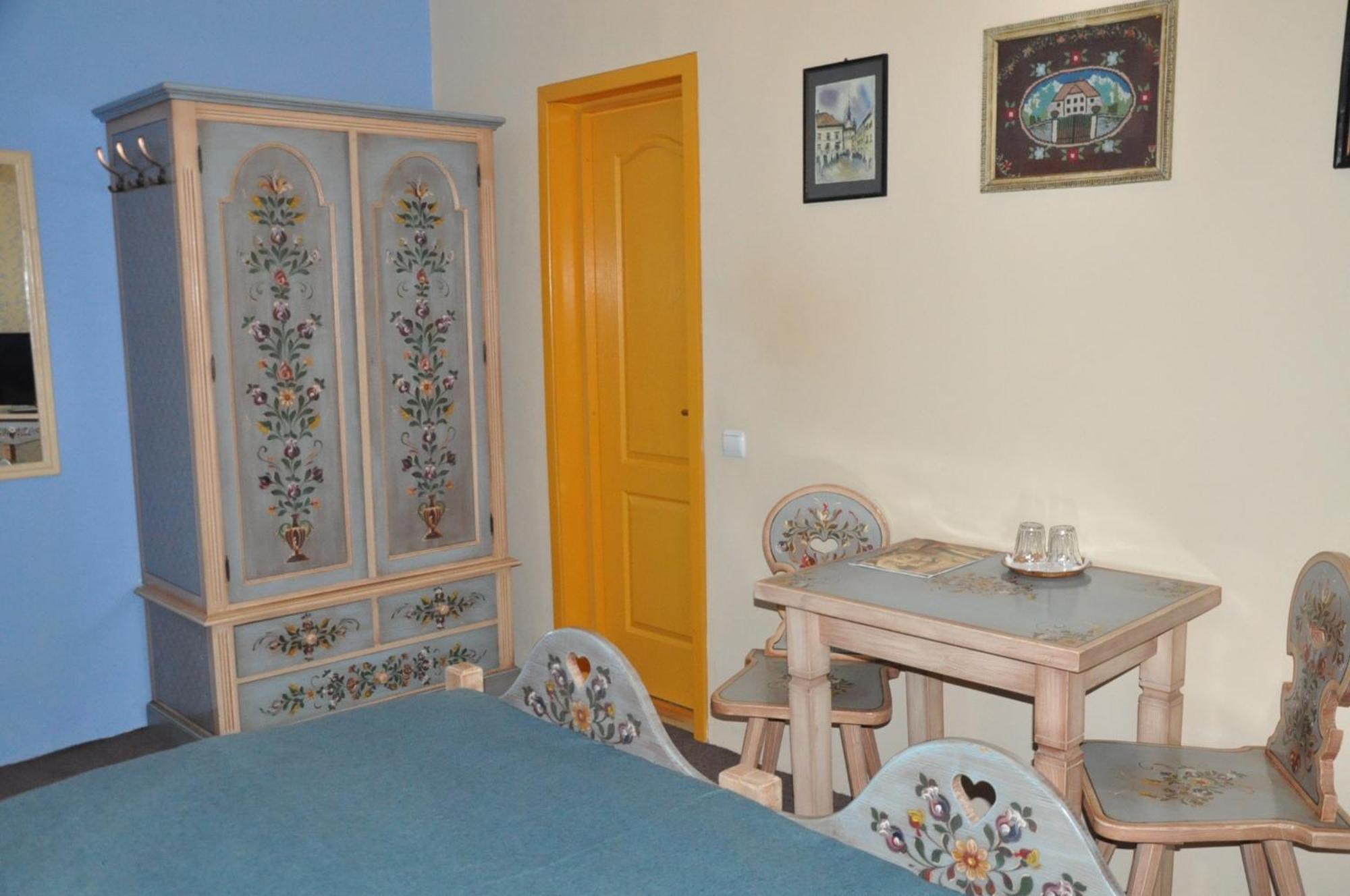 Отель Casa Saseasca Сигишоара Экстерьер фото