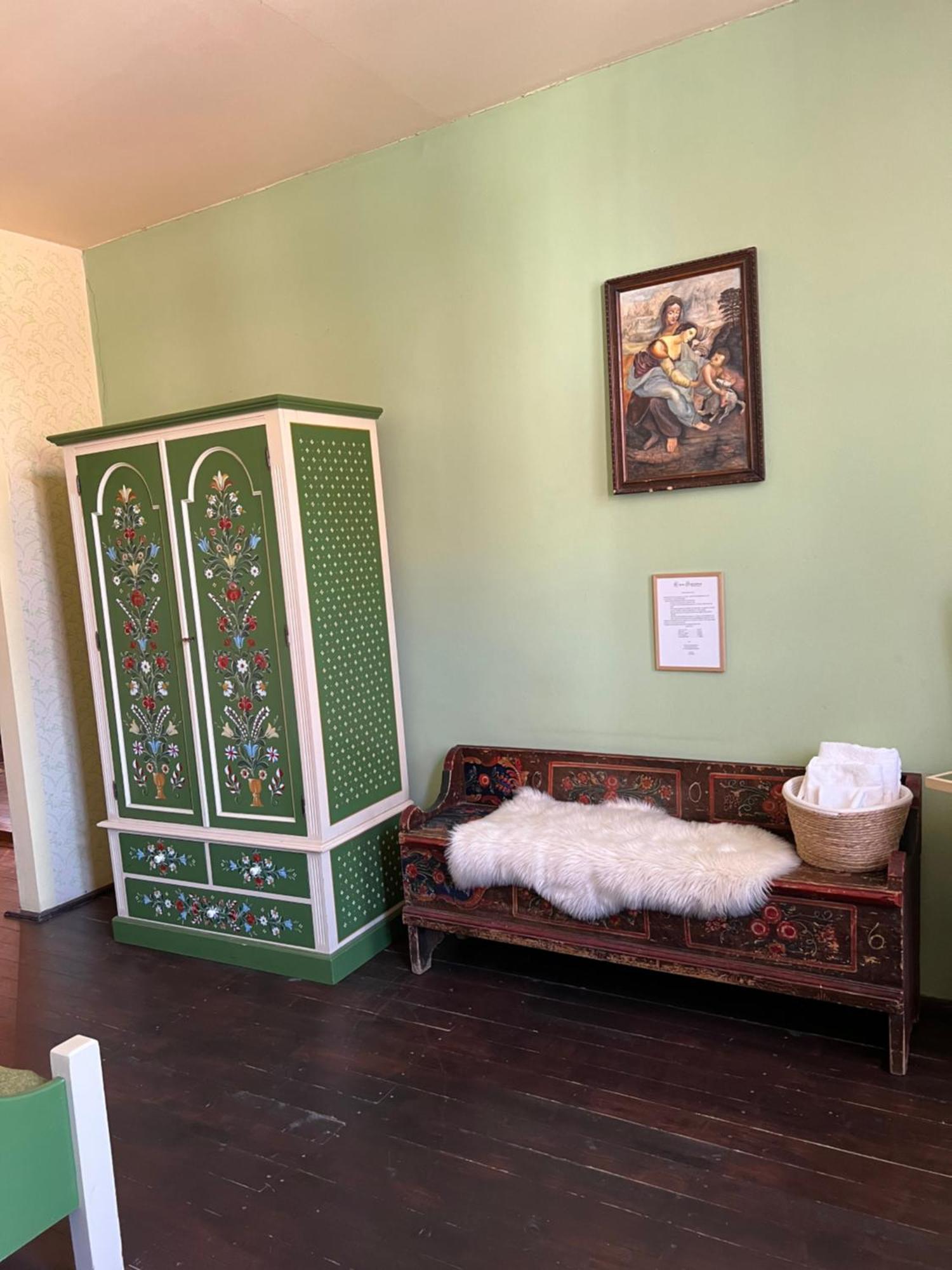 Отель Casa Saseasca Сигишоара Экстерьер фото