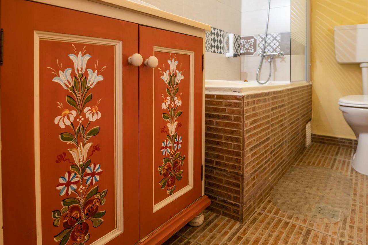 Отель Casa Saseasca Сигишоара Экстерьер фото