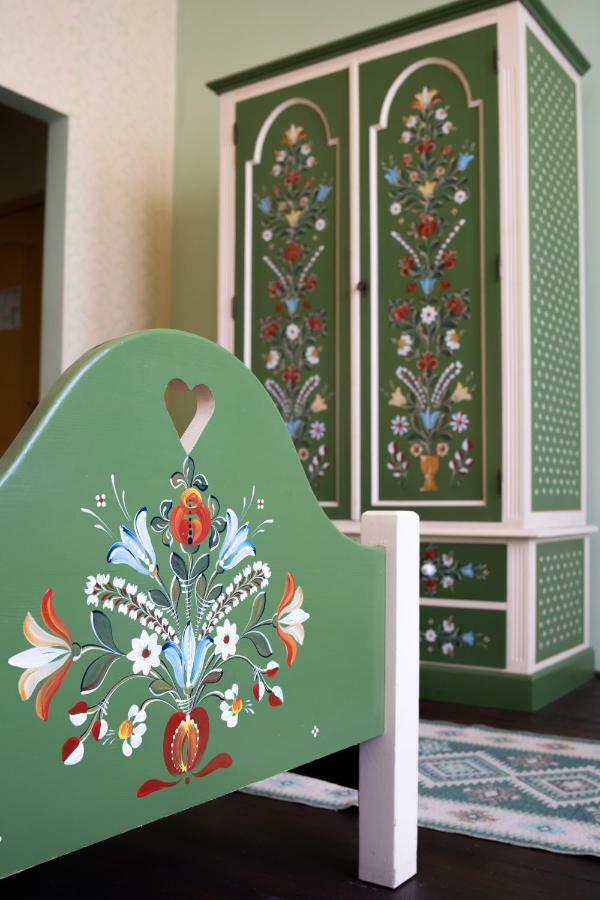 Отель Casa Saseasca Сигишоара Экстерьер фото