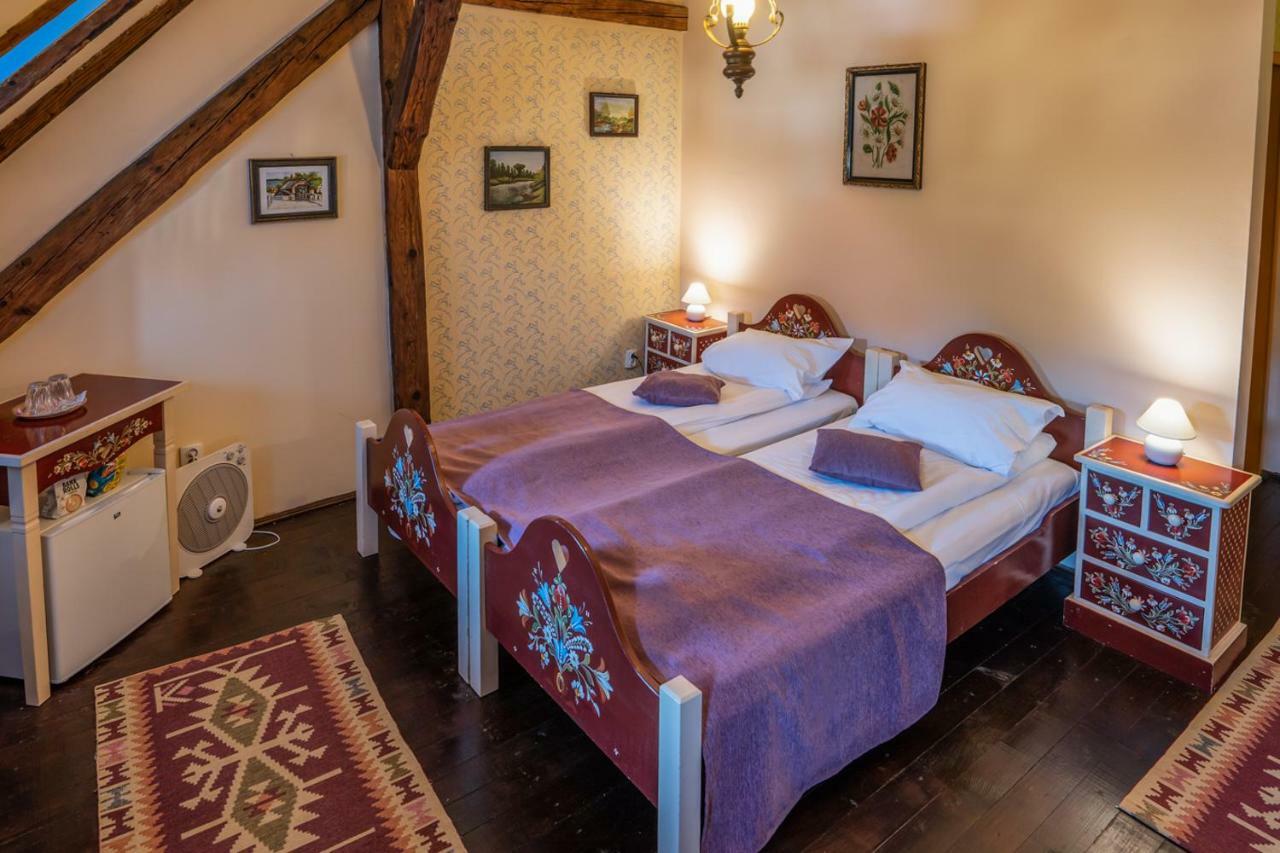 Отель Casa Saseasca Сигишоара Экстерьер фото