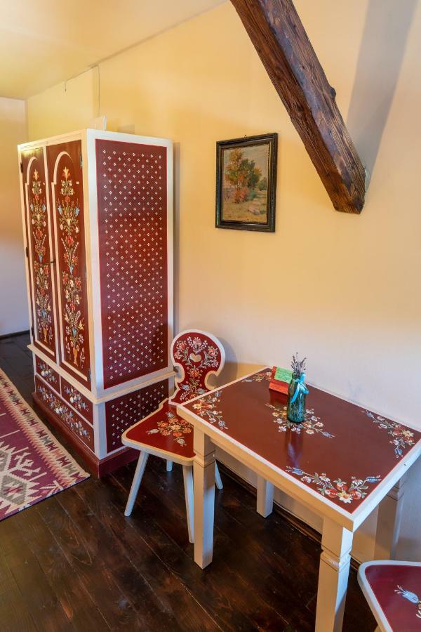 Отель Casa Saseasca Сигишоара Экстерьер фото