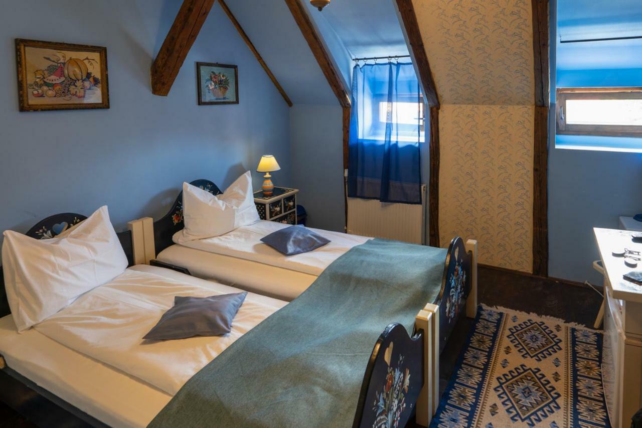 Отель Casa Saseasca Сигишоара Экстерьер фото