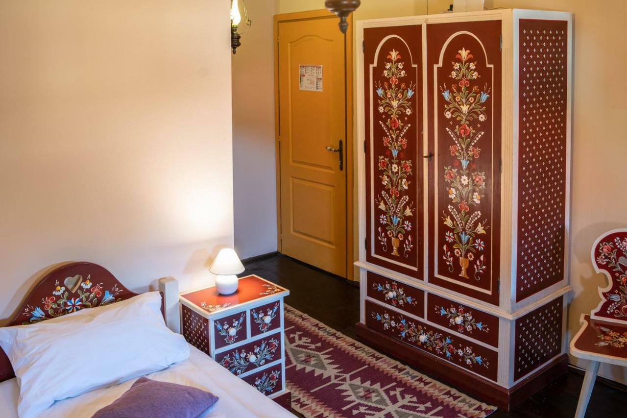 Отель Casa Saseasca Сигишоара Экстерьер фото