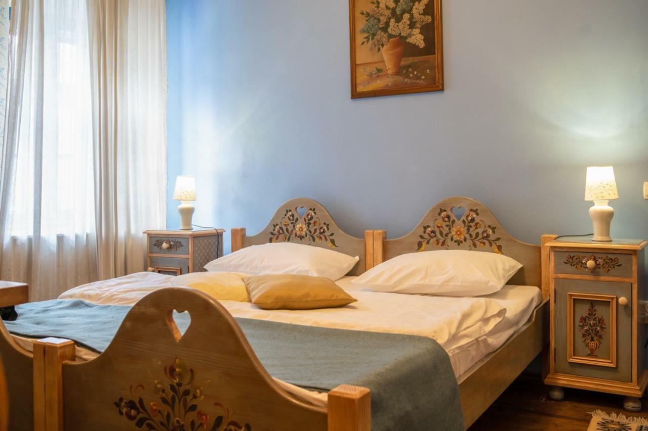 Отель Casa Saseasca Сигишоара Экстерьер фото